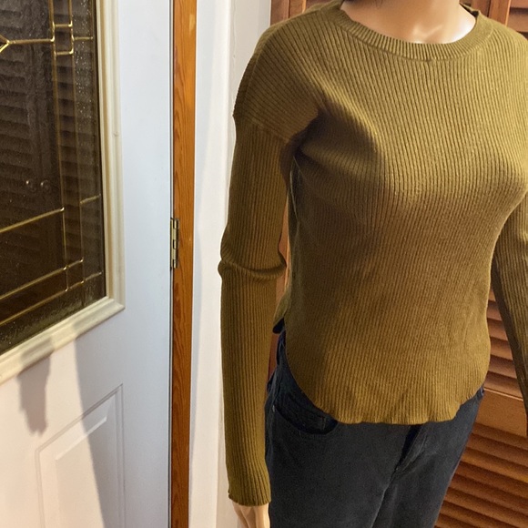 GUC - Express - Low High Ribbed Sweater - Size Small - Picture 4 of 11